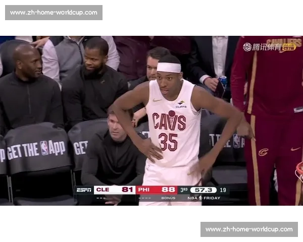 力劈华山！史密斯隔人补扣领衔总决赛十佳球