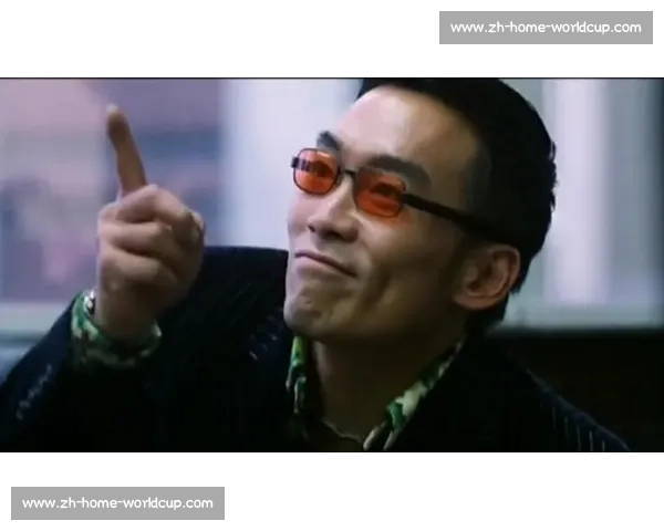 司徒浩南重出江湖！郑浩南香港街头再现经典造型，网友：青春回来了